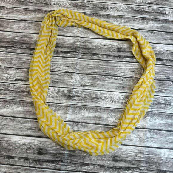 Unbranded Women's Infinity Neck Scarf Sheer Yellow White Chevron Zig Zag Light - Picture 4 of 7